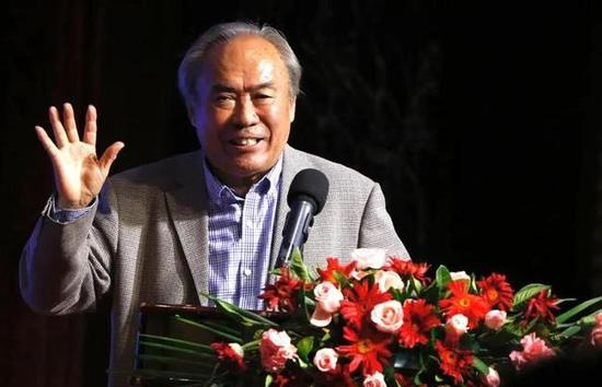 据悉，切尔西对桑托斯评价很高，俱乐部对于他在外租到森林期间在英超只出场7分钟感到失望。
